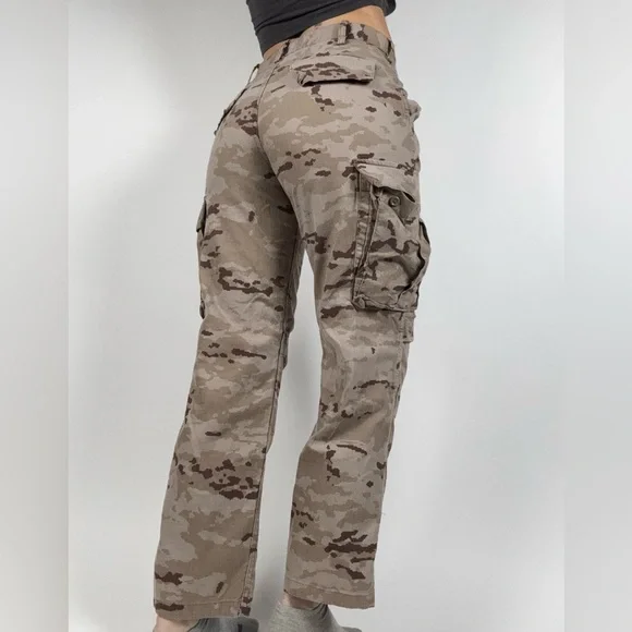 ❌SOLD❌ Tan Camo Straight-Leg Cargo Pants - Picture 4 of 7